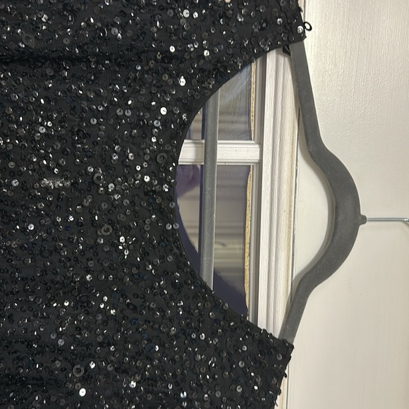 Adrianna Papell black sequin gown - Picture 7 of 8